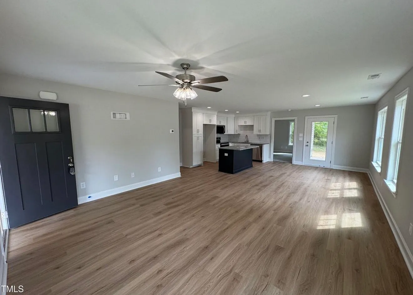 3 bed, 1360 sqft, $1,850 — Photo 1