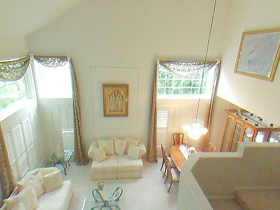 2nd image of 1523 Royal Oak Ln