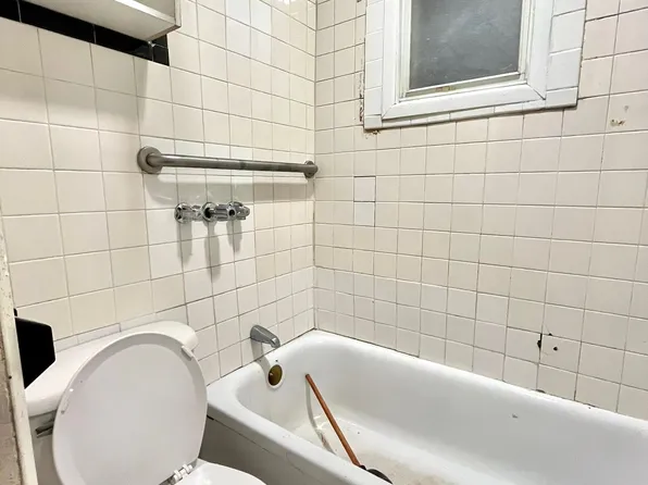 455 Seneca Avenue image 16 of 17