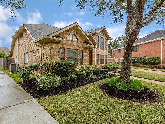 5th image of 3439 Amphora Cir