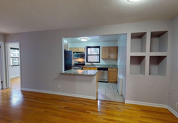5th image of 301 E 47th St APT 14C
