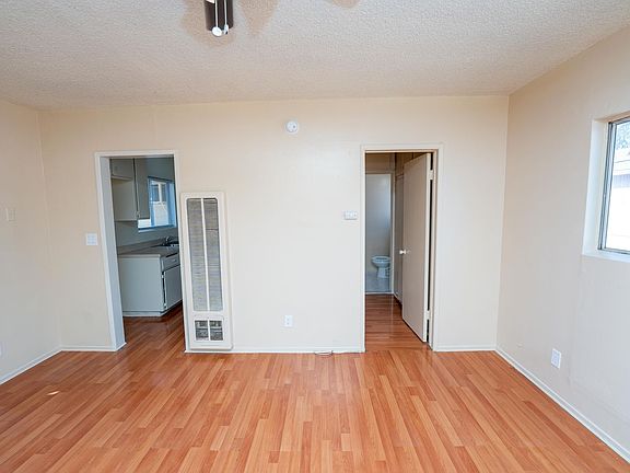 4th image of 7425 Vineland Ave #7