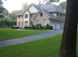 126 High Farms Rd, Glen Head, NY 11545