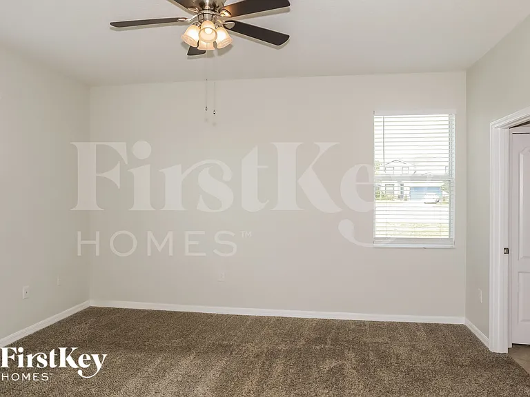2309 Grantham Ave — Photo 8