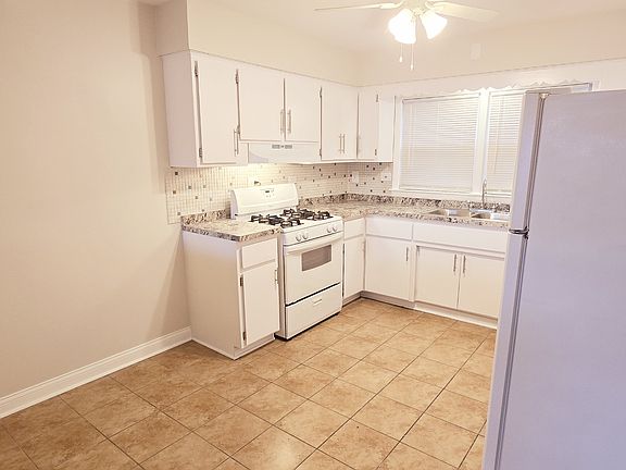 4th image of 4848 W 83rd St #17479692