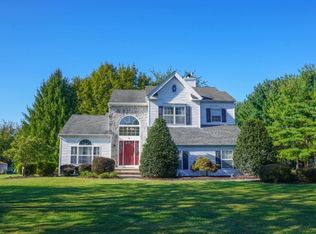 3 Montgomery Dr, Flemington, NJ 08822