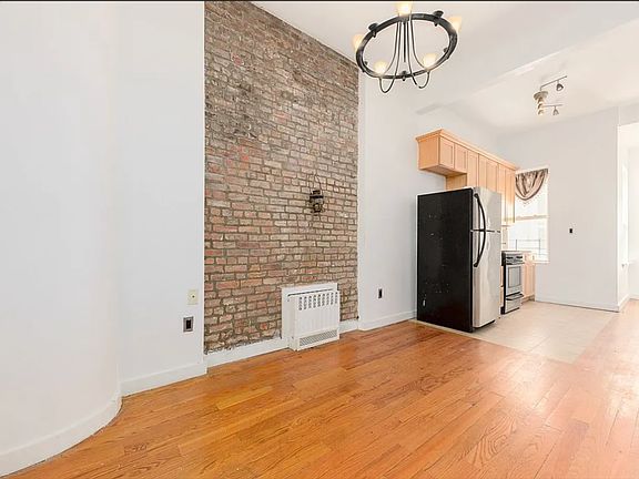 3rd image of 221 Eldert St #2