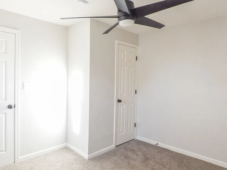 2639 N Fontana Ave — Photo 32
