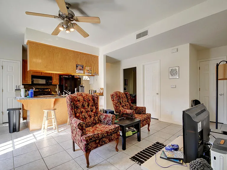 2500 Leon St — Photo 6