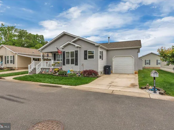 2012 Ocean Ln, Williamstown, NJ 08094