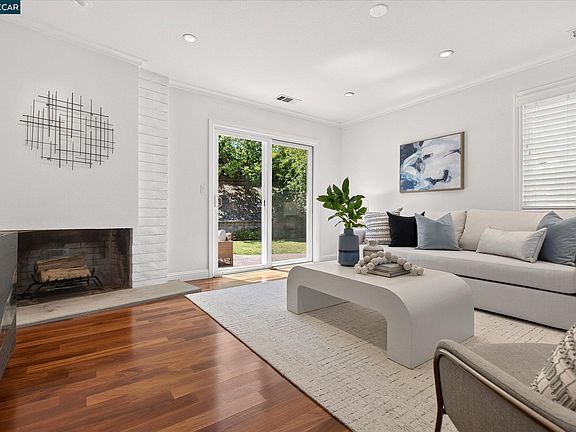 4th image of 1721 Mendota Way