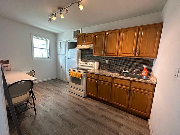 2nd image of 14 Bayville Ave APT 2