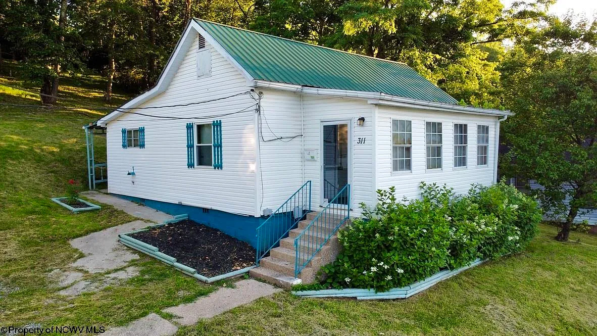 311 Mid Ave photo 1
