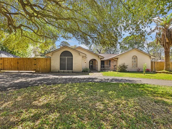 6 Hillcrest St, Dayton, TX 77535
