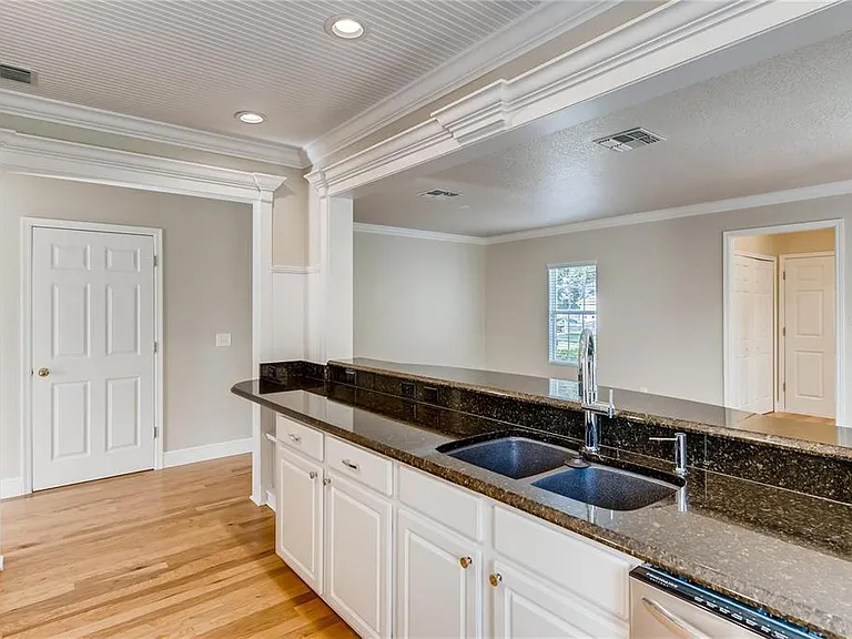 730 Oak Shadows Rd — Photo 7
