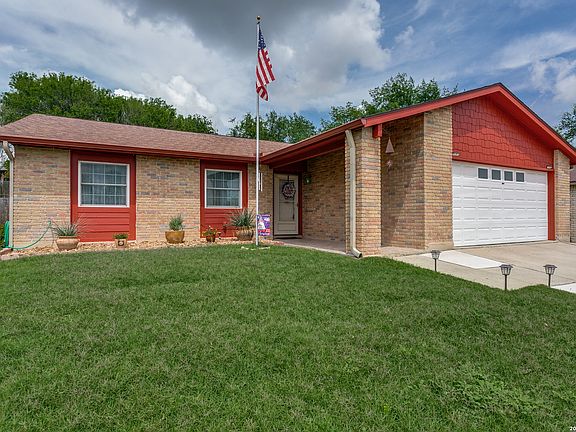 3rd image of 4814 CHERRY TREE DR