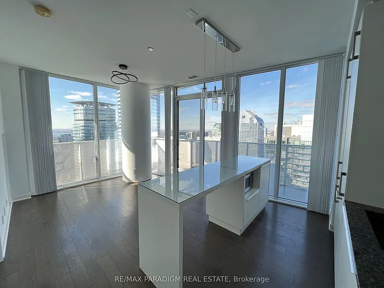 100 Harbour St #6002 — Photo 2