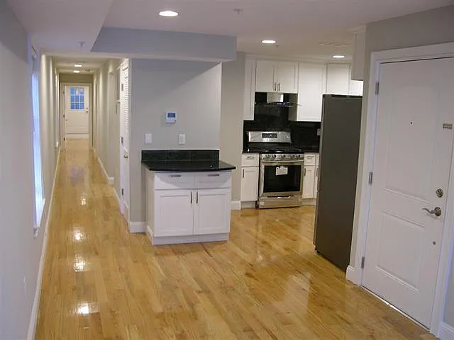 4713 Broadway #3