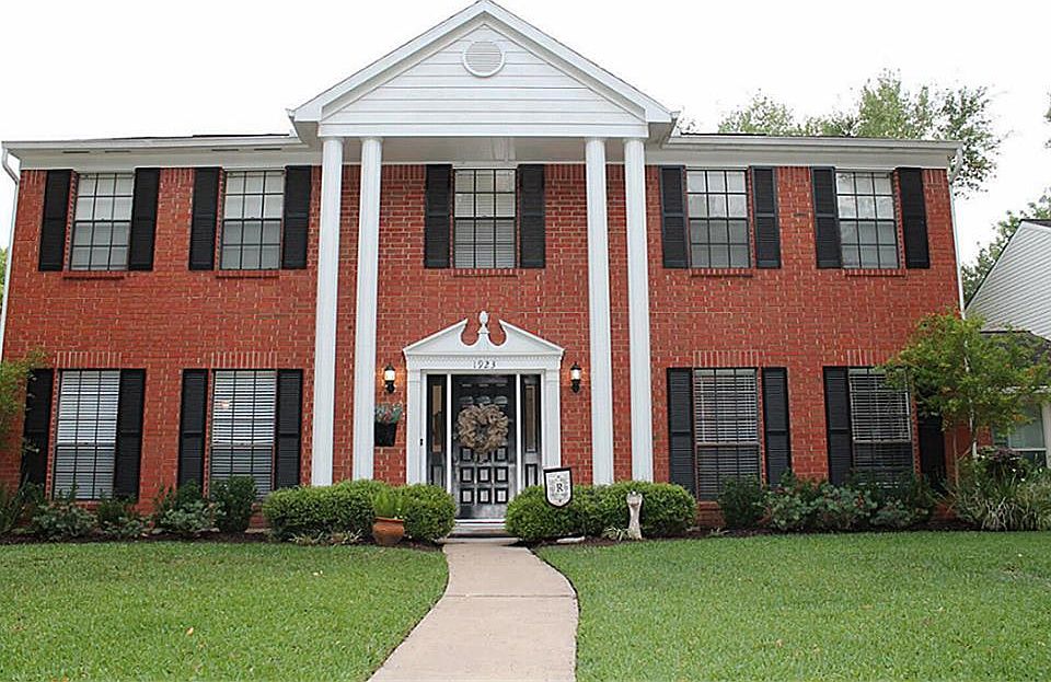 1st image of 1923 Victoria Garden Dr