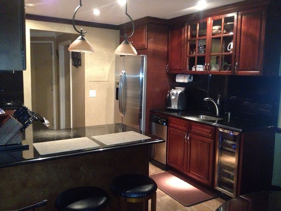 1st image of 41 Wellington Ct APT 1B