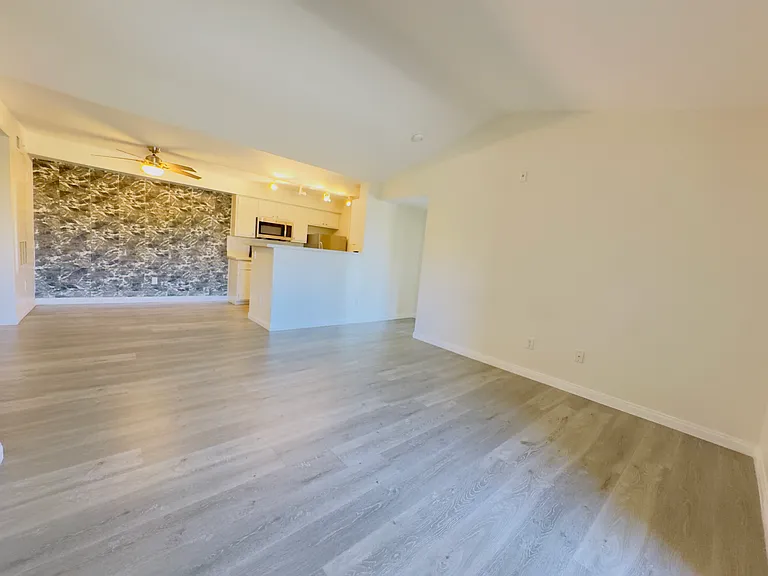 231 W Horizon Ridge Pkwy #927 — Photo 10