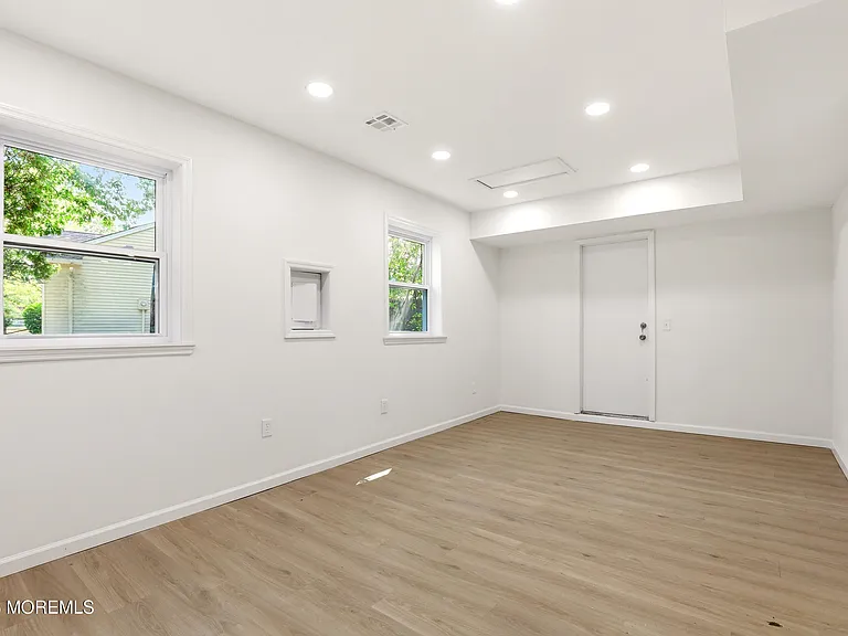 1006 Morris Ave — Photo 9