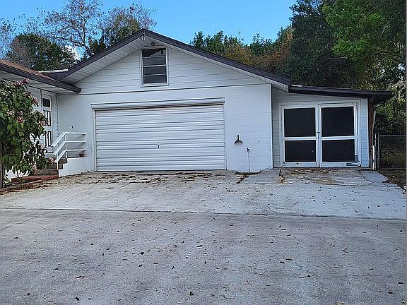4th image of 8 Lake Henry Dr