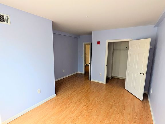 4th image of 1 Cityview Ln Unit 307