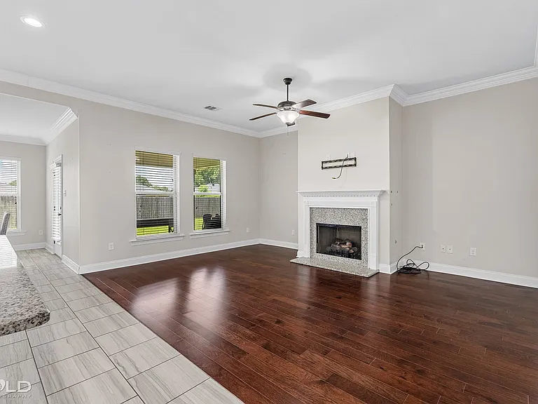 1943 Valdemar Pl — Photo 13