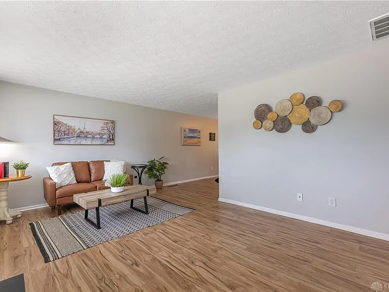 5276 Buckner Dr — Photo 2