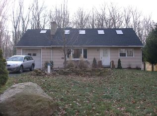 405 Edgewood Ln, Lebanon, NJ 07830