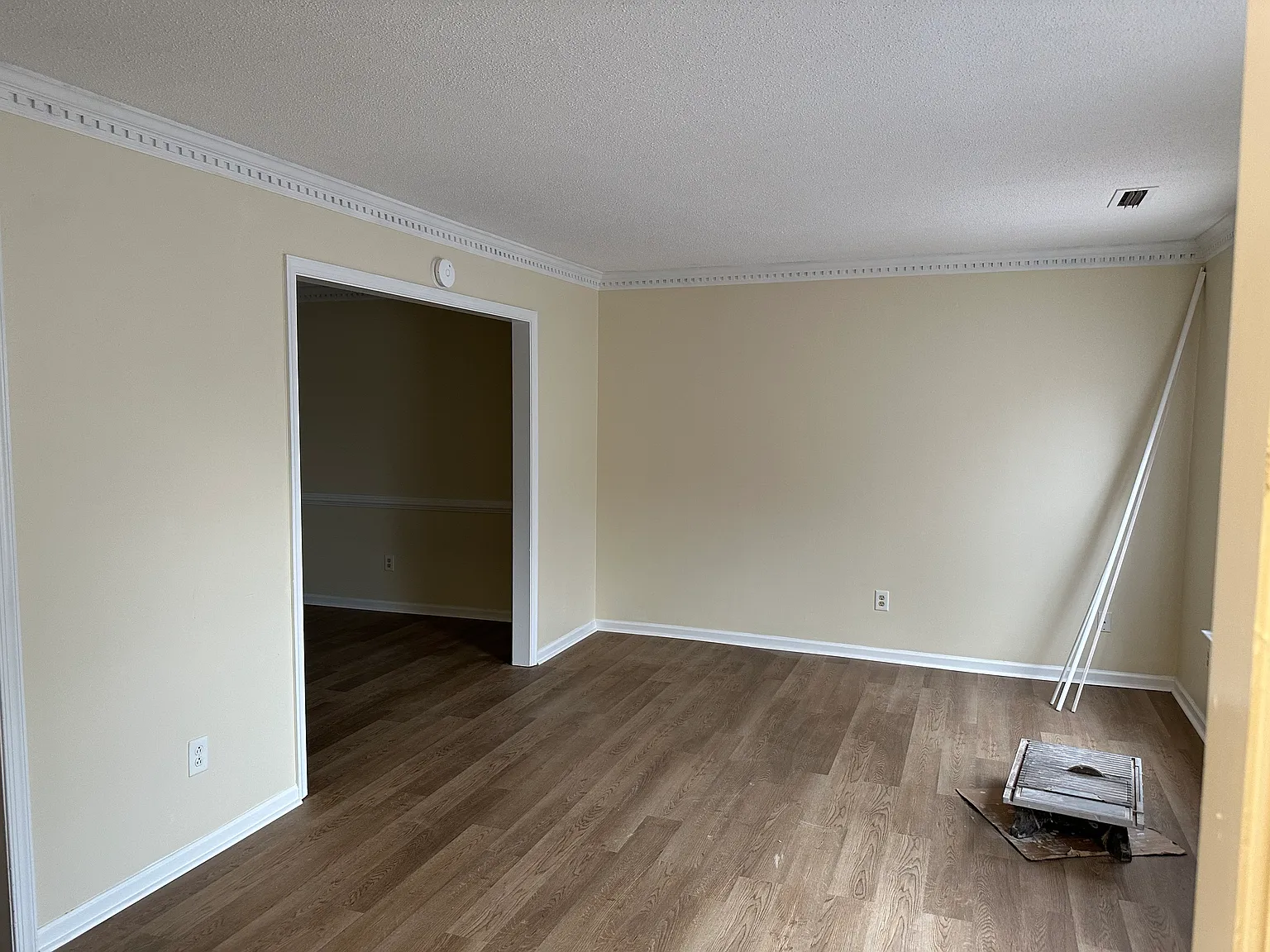 3 bed, 2.5 bath, 1824 sqft, $2,200 — Photo 2