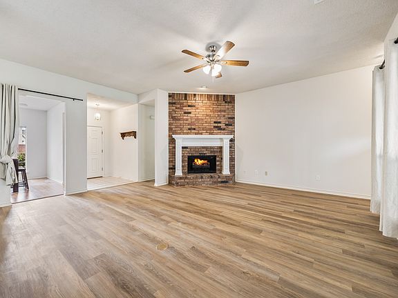 5th image of 1306 Woodmont Dr