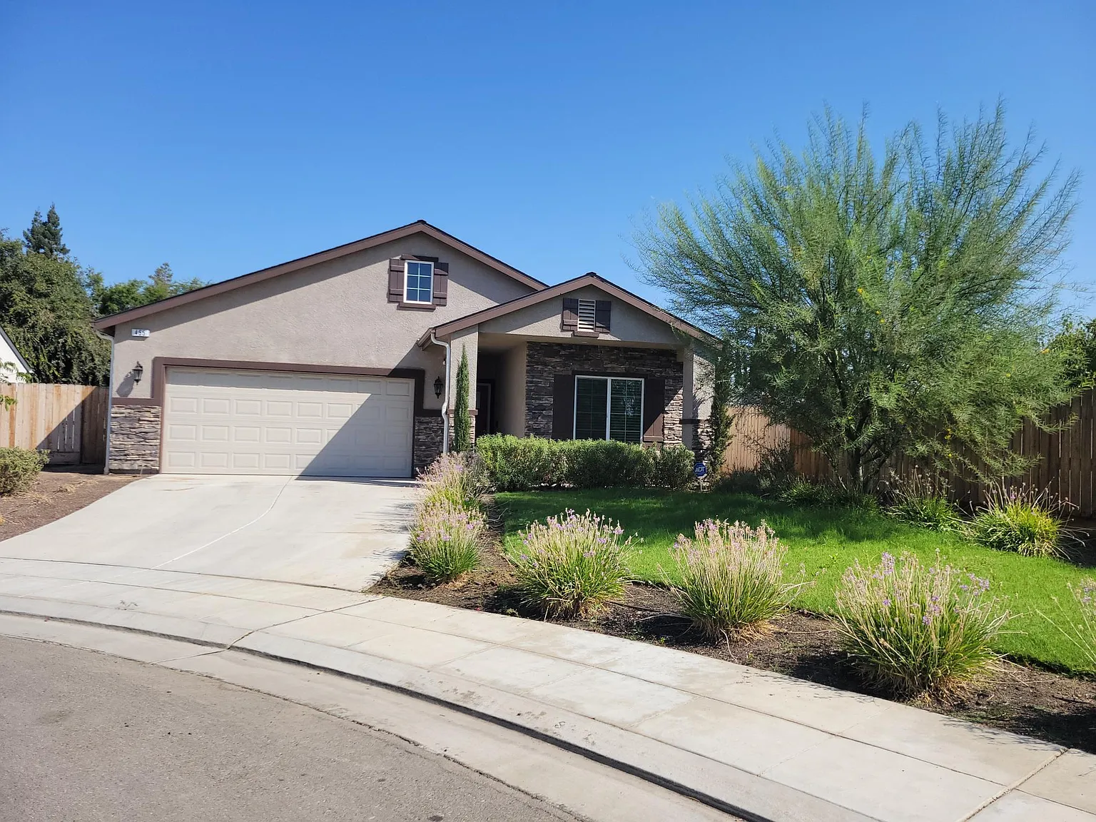 445 W Escalon Ave photo 1