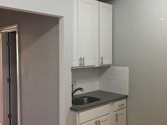 2nd image of 1946 W Wilson Ave #1S