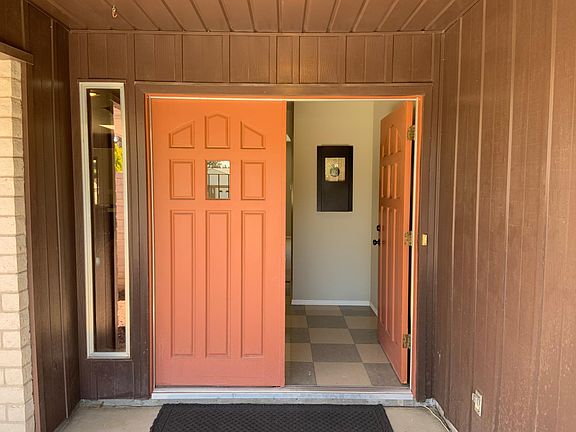 3rd image of 4718 Westridge Pl NE