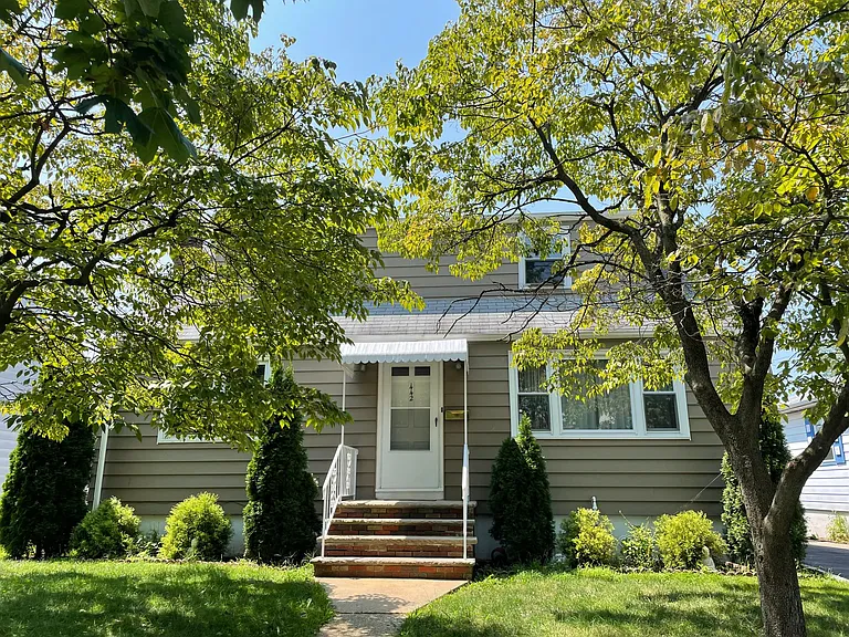 442 Myrtle Ave — Photo 1