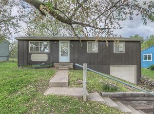 5528 NE Meadowbrook Rd, Kansas City, MO 64119