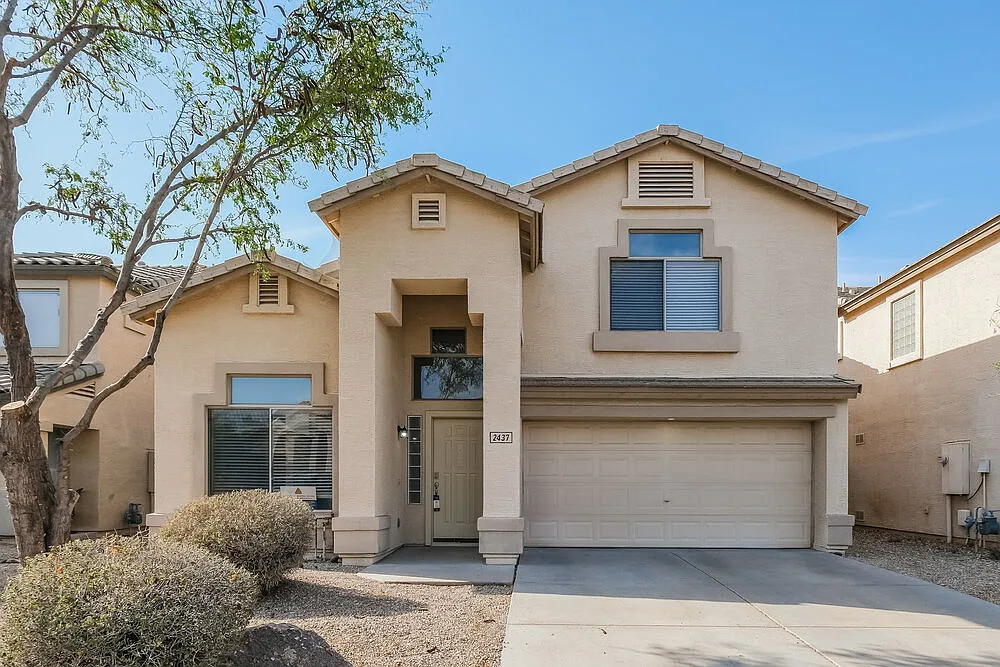 4 bed, 2.5 bath, 1982 sqft, $2,700 — Photo 1
