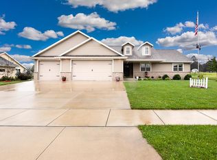 440 Country Ln, Lomira, WI 53048
