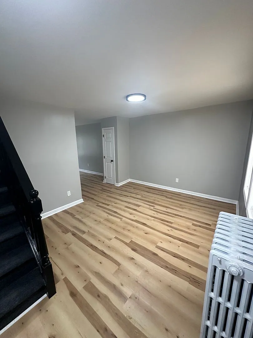 Fully renovated 3 Bed townhome — Photo 2