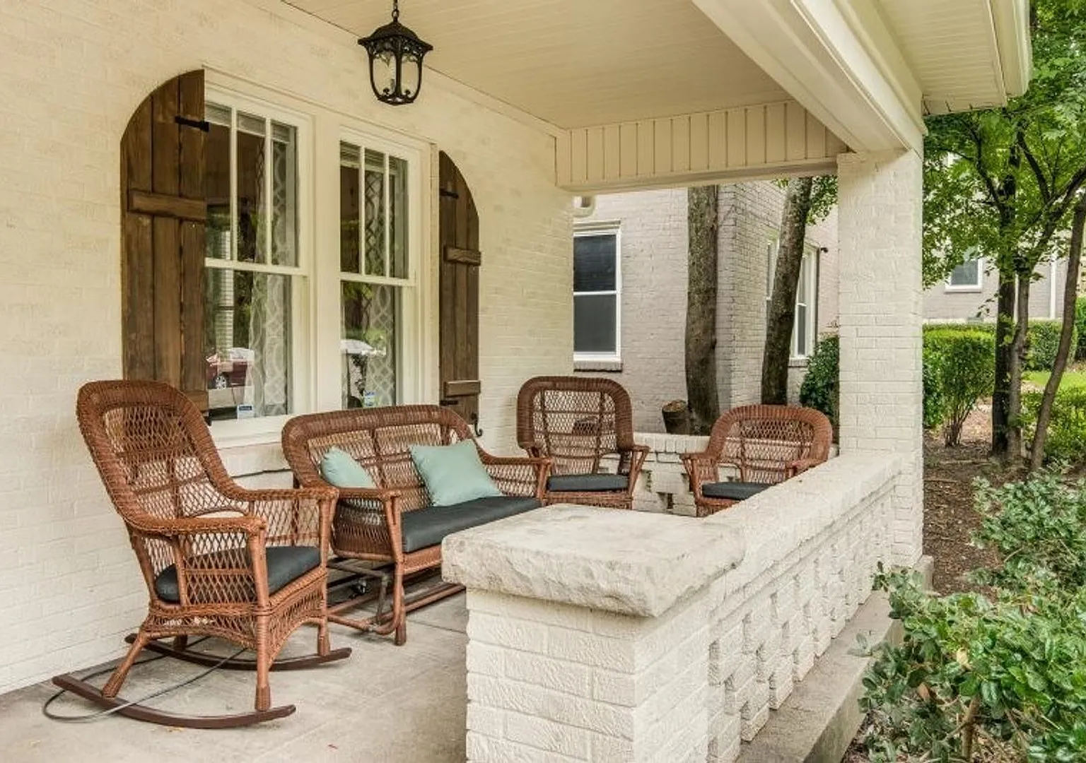 Welcome Home To This Stunning Fully Furnished And Ample Free Parking For At Least Six Cars! — Photo 2