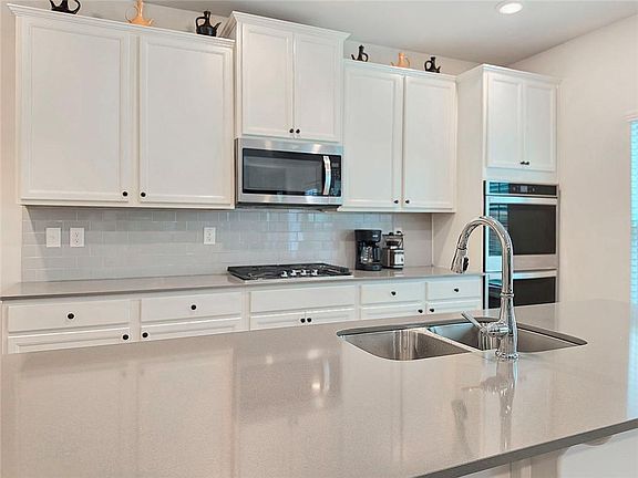 3rd image of 4806 Sultanta Way SW