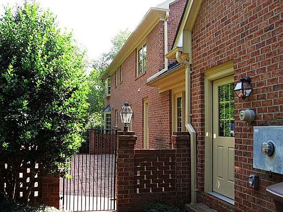 2nd image of 8 Baywater Ln