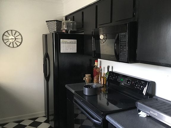 5th image of 423 Canberra Dr #129
