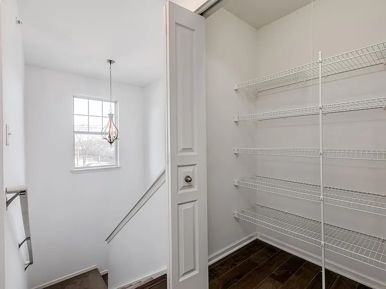 220 Laurel Ave — Photo 3