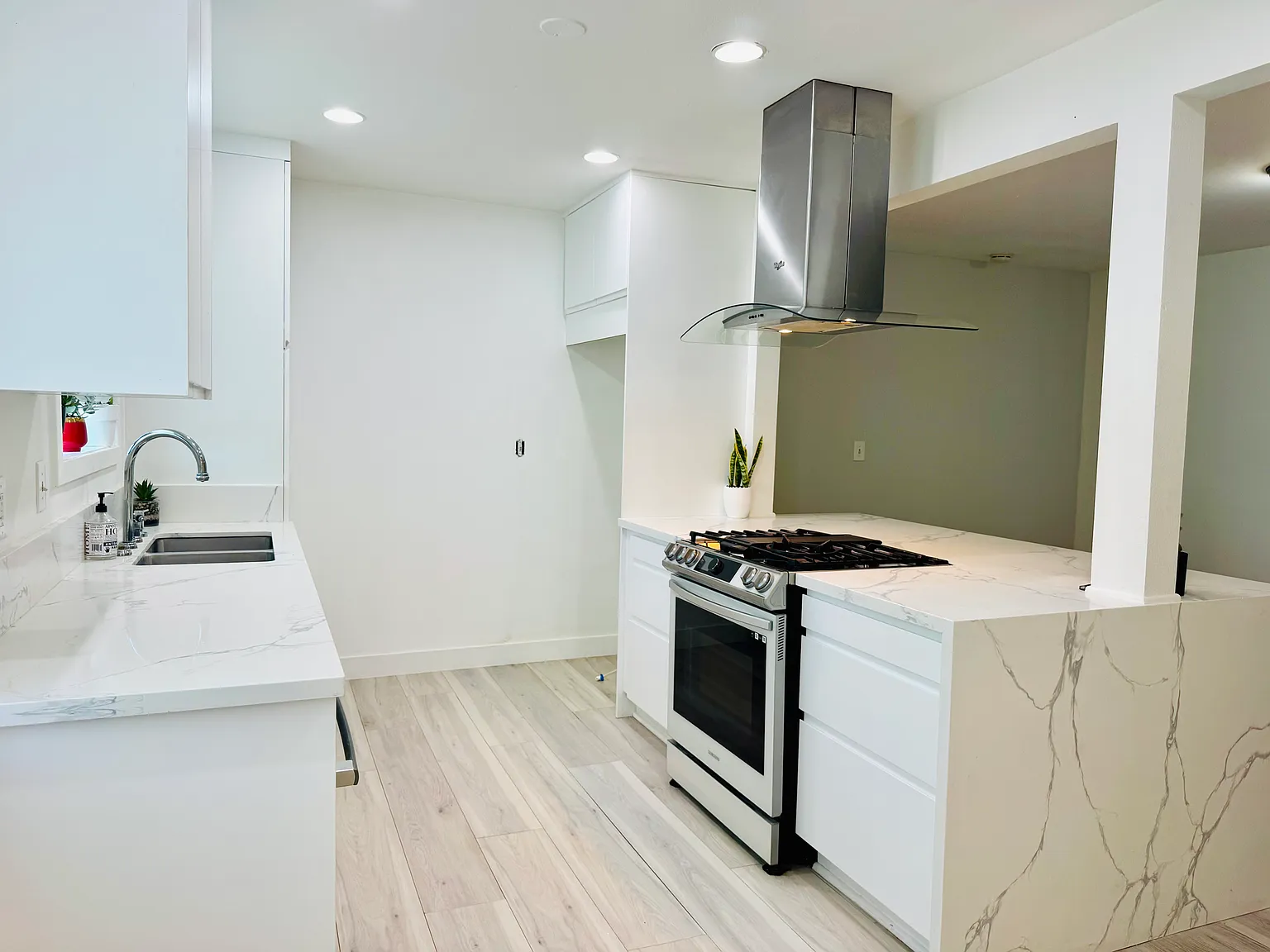 5 bed, 2004 sqft, $3,800 — Photo 3