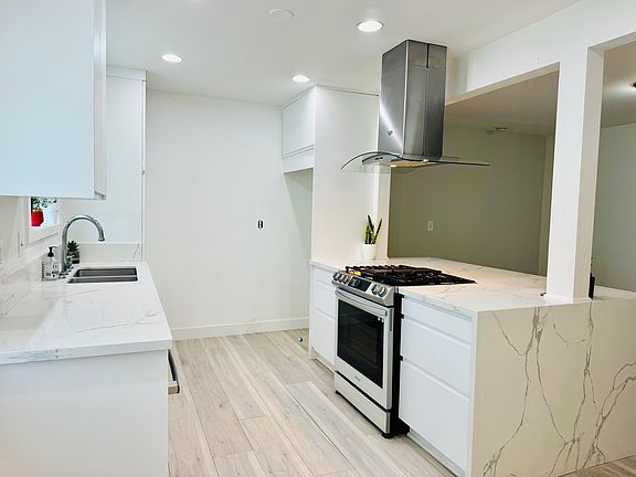 3rd image of 917 N Winter St