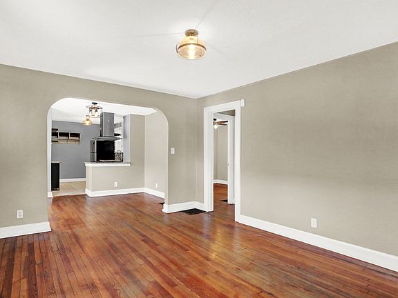 4th image of 5032 Primrose Ave