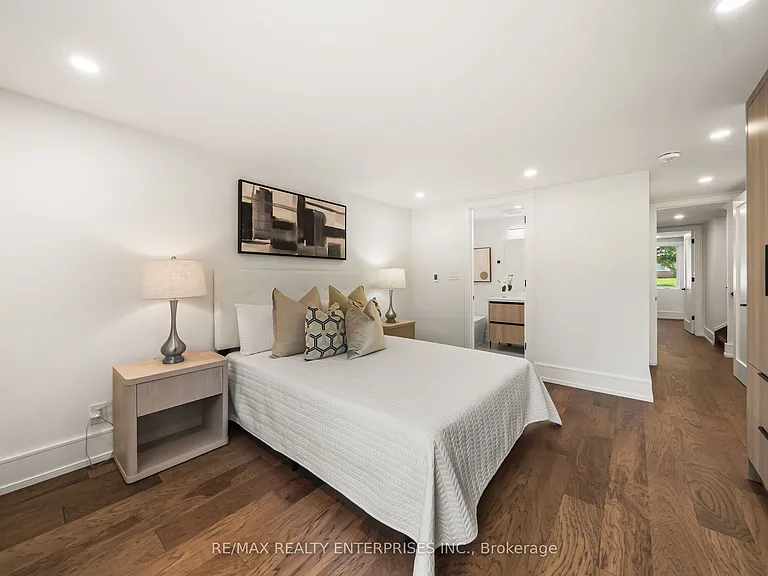 1495 Thetford Ct — Photo 32